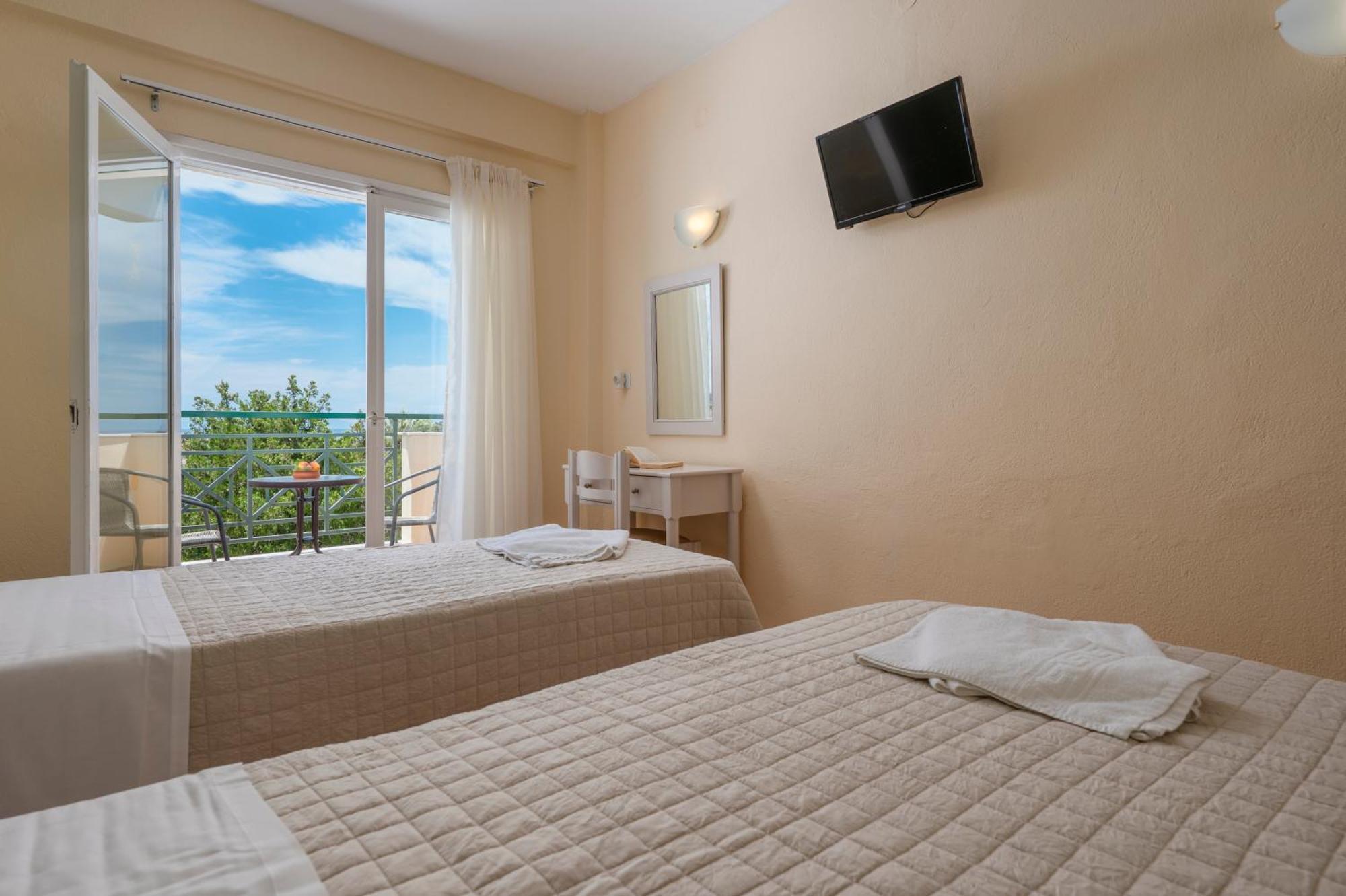 Julia Hotel Foúrka Eksteriør bilde