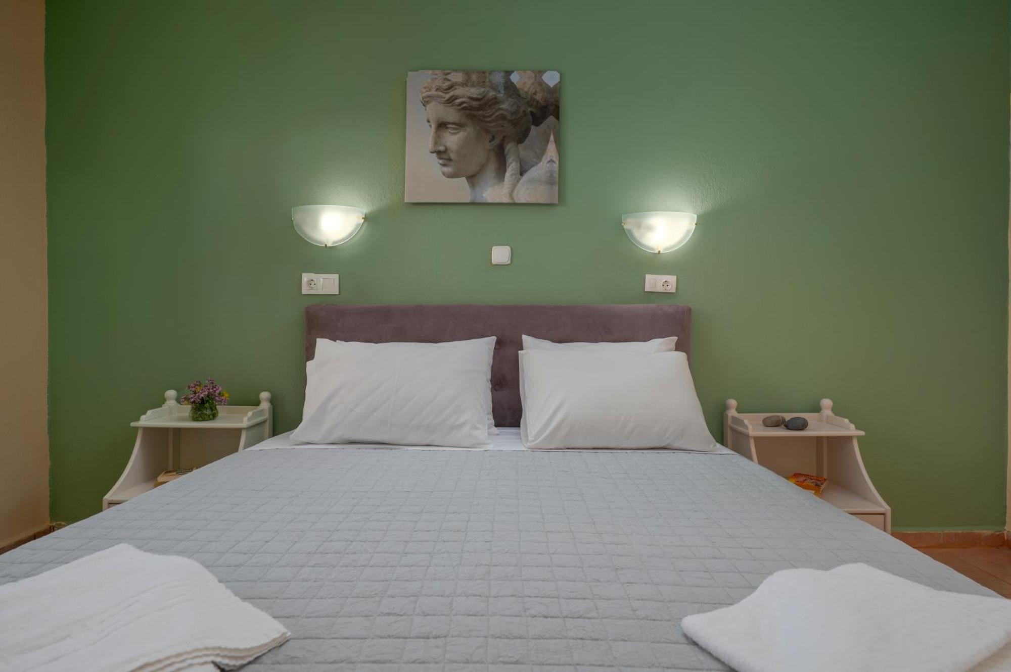 Julia Hotel Foúrka Eksteriør bilde