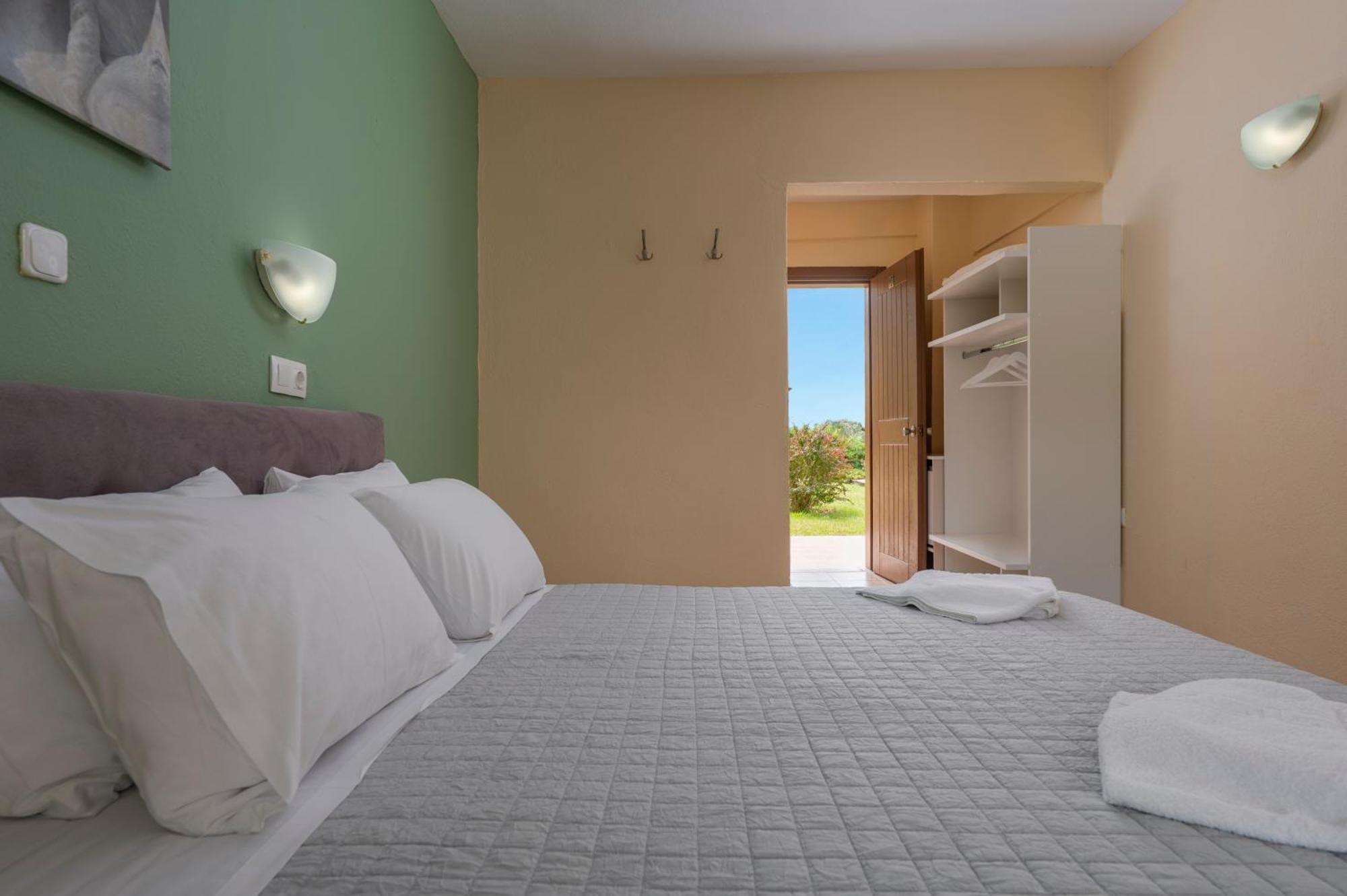 Julia Hotel Foúrka Eksteriør bilde