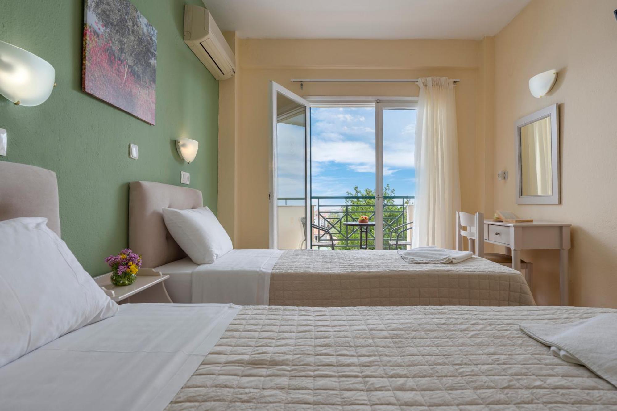 Julia Hotel Foúrka Eksteriør bilde
